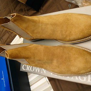 Beautiful tan suede boots